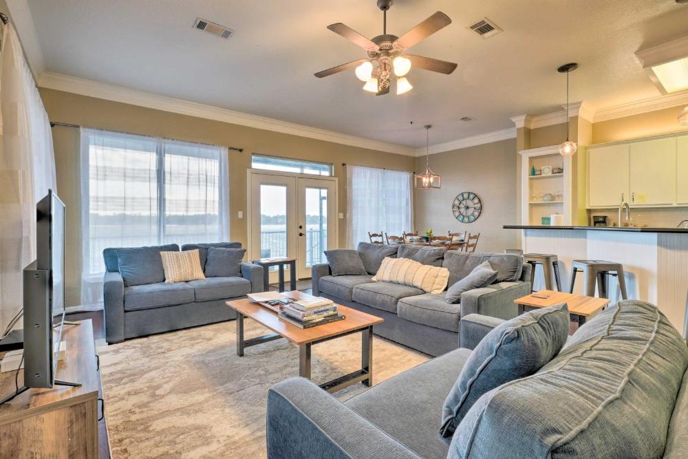 Waterfront Lake Conroe Getaway with Multiple Decks!